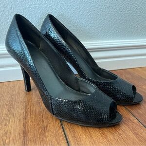 Fioni Women’s Snake Print Peep Toe Heels Size 8.5